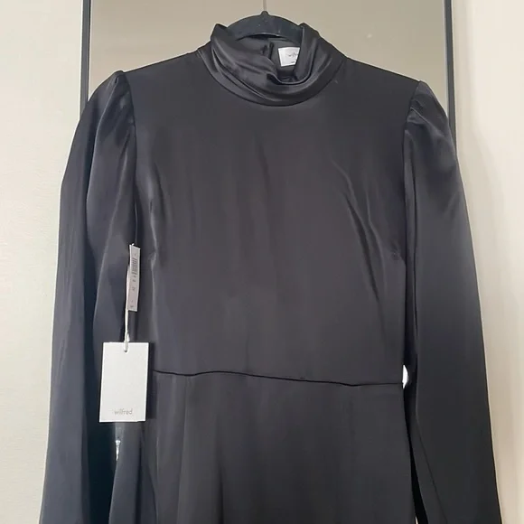 NWT | WILFRED | Baja | dress| long sleeve | black satin | size 8 - Picture 3 of 4